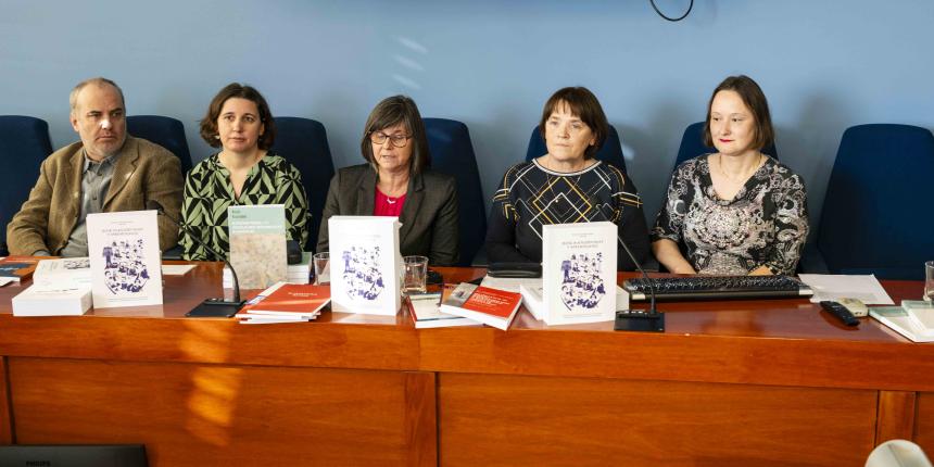 Sodelujoči na predstavitvi (od leve proti desni: prof. dr. Hotimir Tivadar, doc. dr. Špela Sevšek Šramel, prof. dr. Mojca Schlamberger Brezar, dr. Jožica Jožef Beg in dr. Vesna Žnidar)